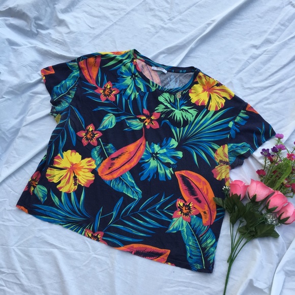 🌴Zara Trafuluc Tee- Spring/Summer 2017 Collection - Picture 3 of 8